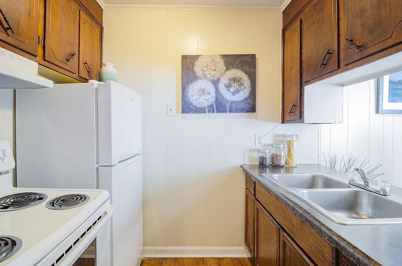 Willow Lake Apartments - Photo 6 of 16