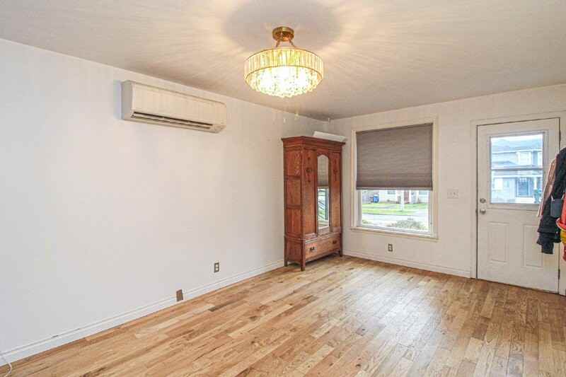 1421 Grand Ave - Photo 3 of 39