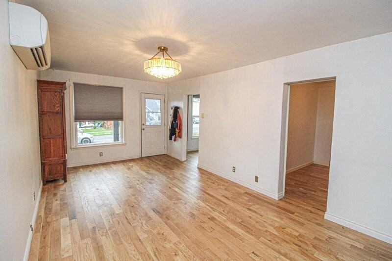 1421 Grand Ave - Photo 5 of 39