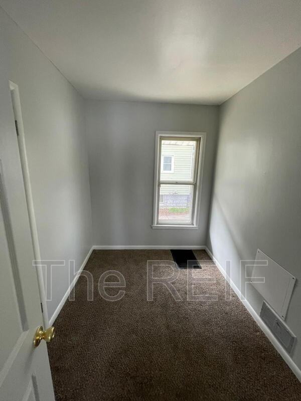 1553 Illinois Ave - Photo 5 of 13