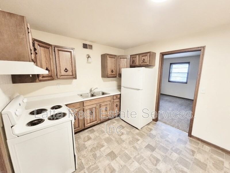 301 W 31st St - Photo 3 of 5