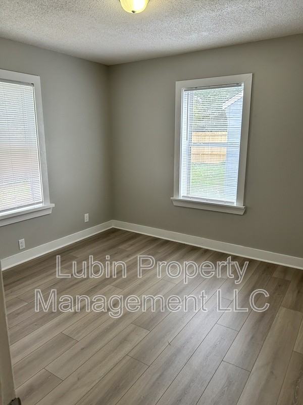 2412 Forest Ave - Photo 3 of 7