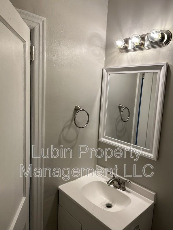 2412 Forest Ave - Photo 5 of 7