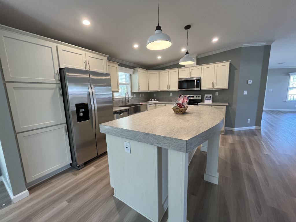 146 Lakeview Dr - Photo 3 of 36