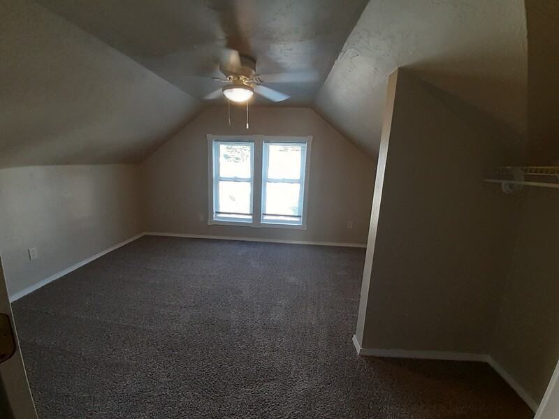 1031 Stuart St - Photo 3 of 8