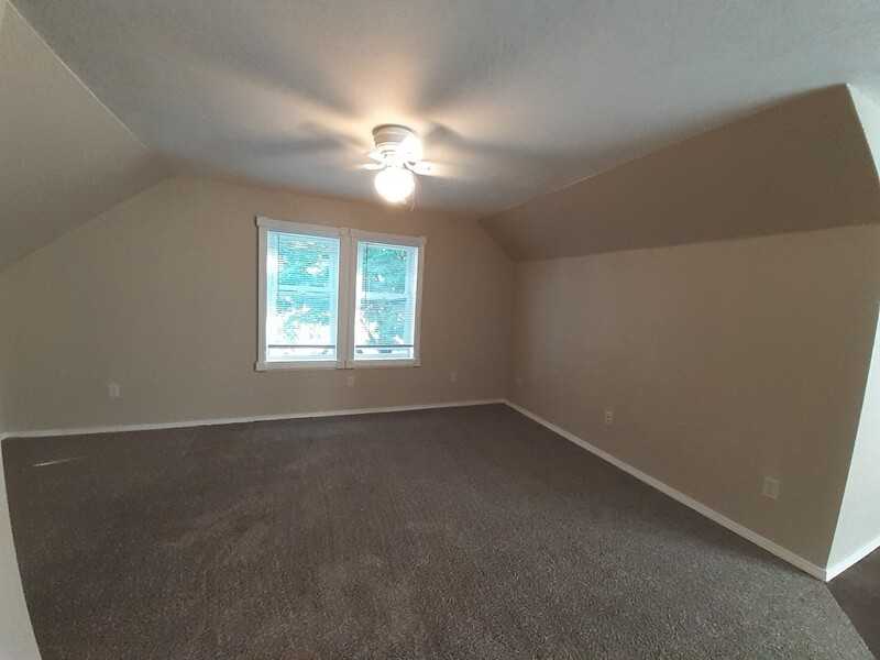 1031 Stuart St - Photo 4 of 8