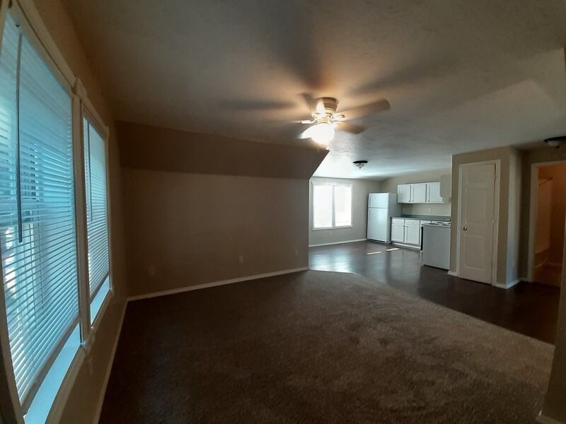 1031 Stuart St - Photo 5 of 8