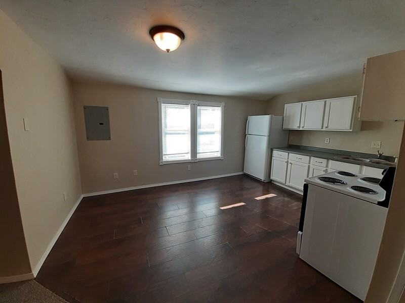 1031 Stuart St - Photo 6 of 8