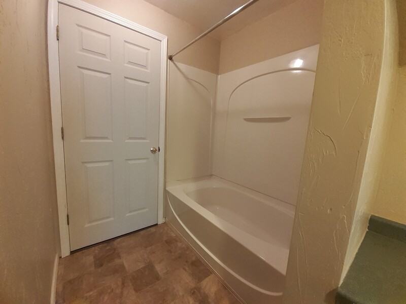 1031 Stuart St - Photo 7 of 8