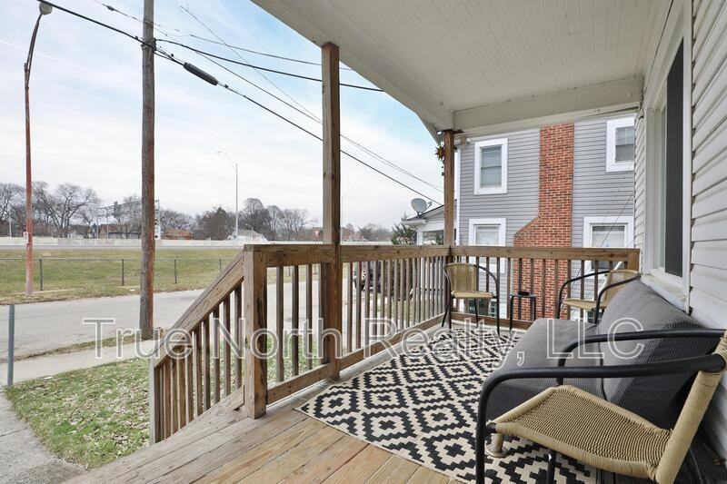 1599 Mooberry St - Photo 4 of 38