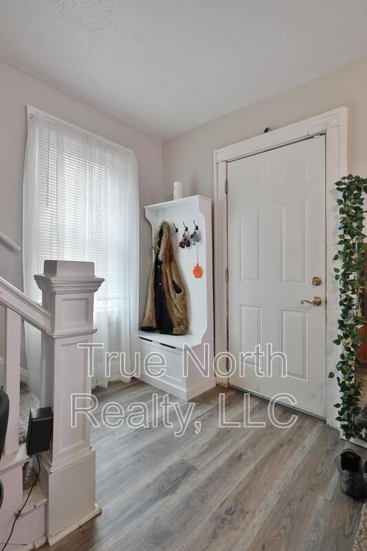 1599 Mooberry St - Photo 5 of 38