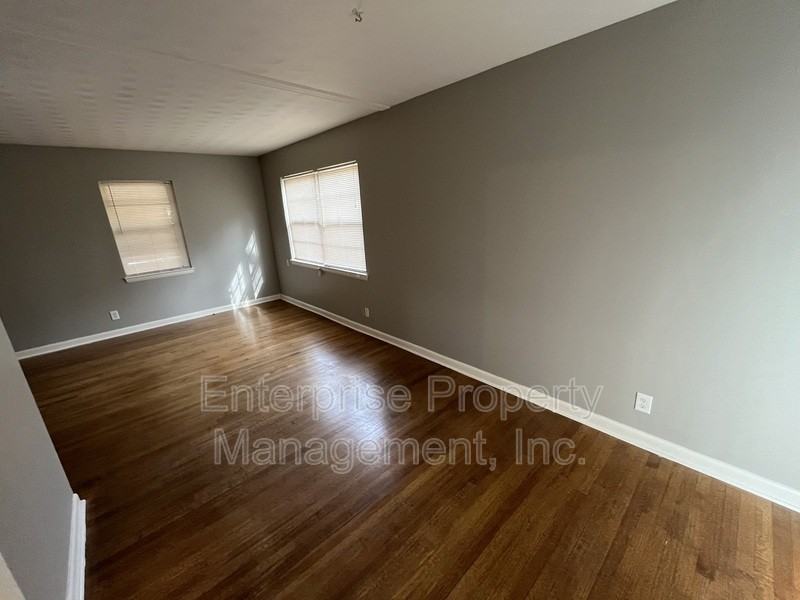 2859 Invergarry Rd - Photo 4 of 10