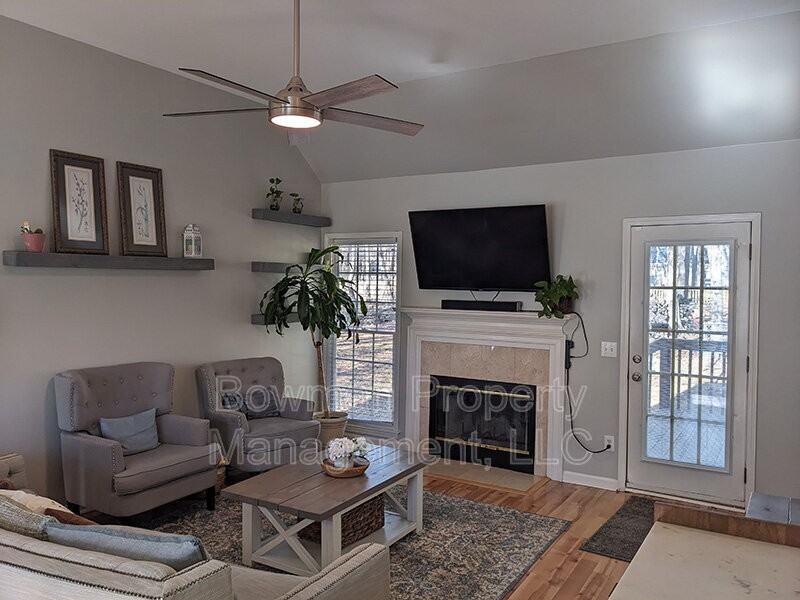 180 Twin Creek Ct - Photo 3 of 33