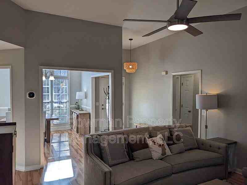 180 Twin Creek Ct - Photo 4 of 33