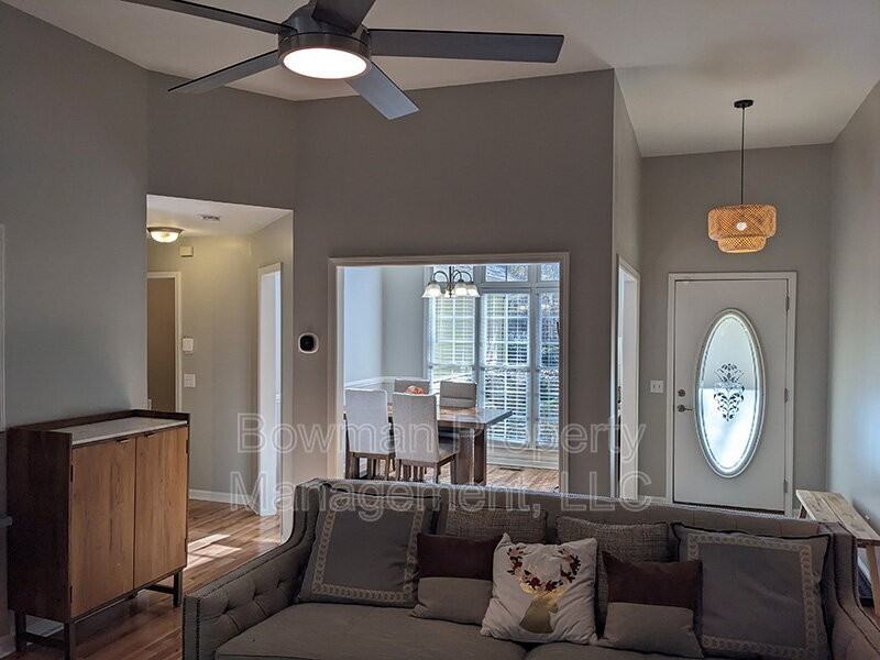 180 Twin Creek Ct - Photo 5 of 33