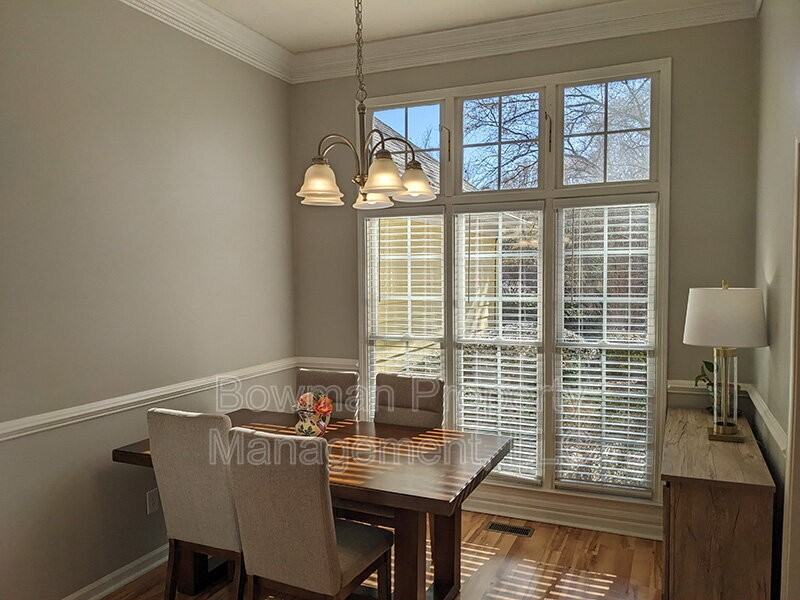 180 Twin Creek Ct - Photo 6 of 33