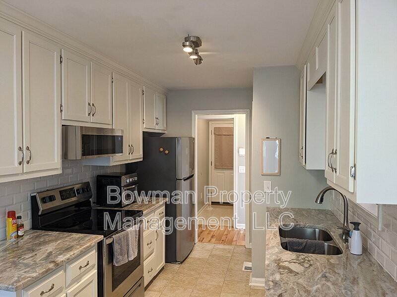 180 Twin Creek Ct - Photo 7 of 33