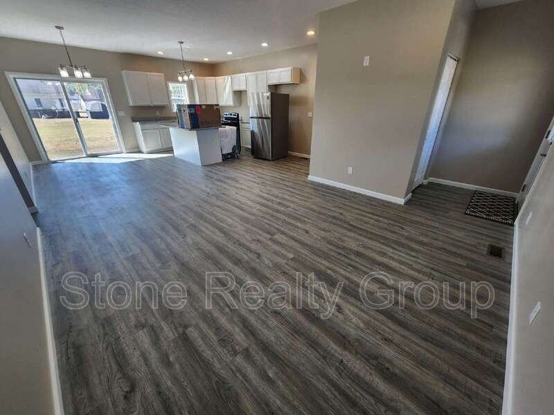 1108 W Ewing St - Photo 2 of 12