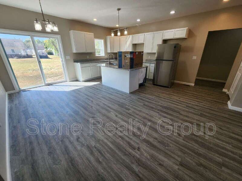 1108 W Ewing St - Photo 3 of 12