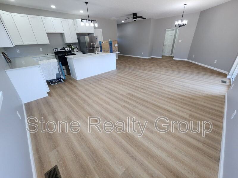 1162 W Ewing St - Photo 4 of 11