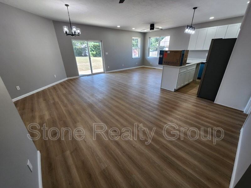 1162 W Ewing St - Photo 5 of 11