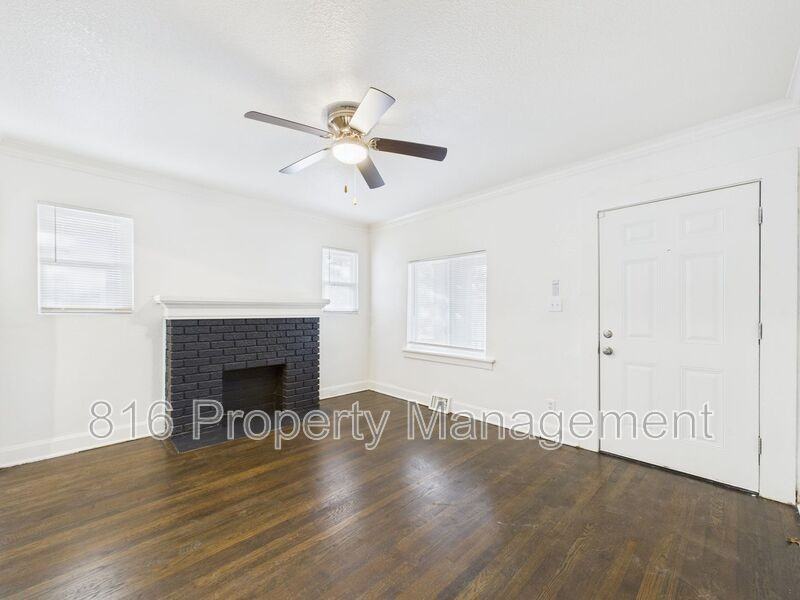 5341 Brooklyn Ave - Photo 4 of 41