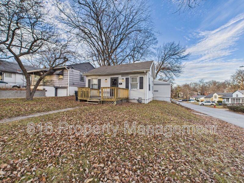 3218 E 61st St - Photo 2 of 25