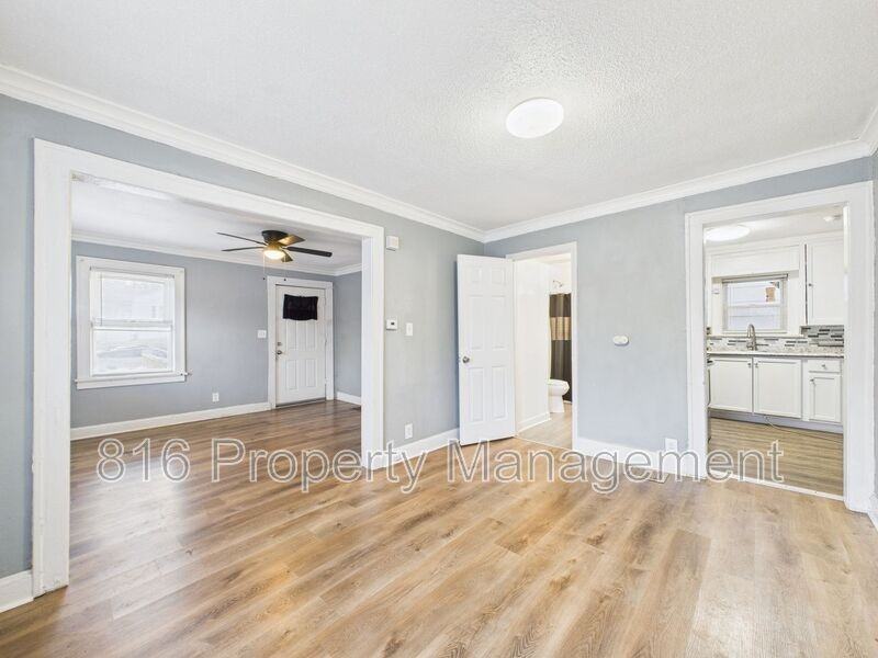 3218 E 61st St - Photo 5 of 25