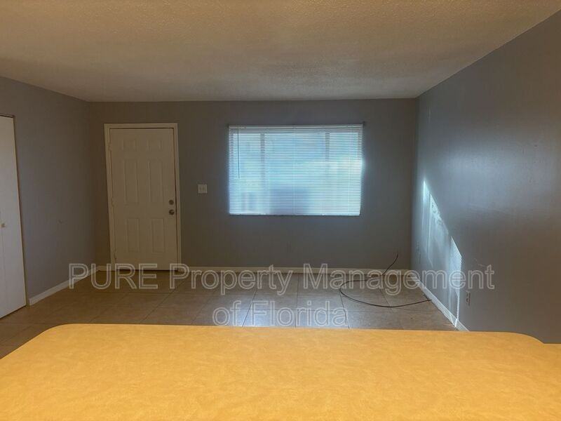 3721 Ne 41st St #B - Photo 3 of 27