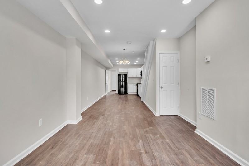 1126 Sargeant St - Photo 4 of 36