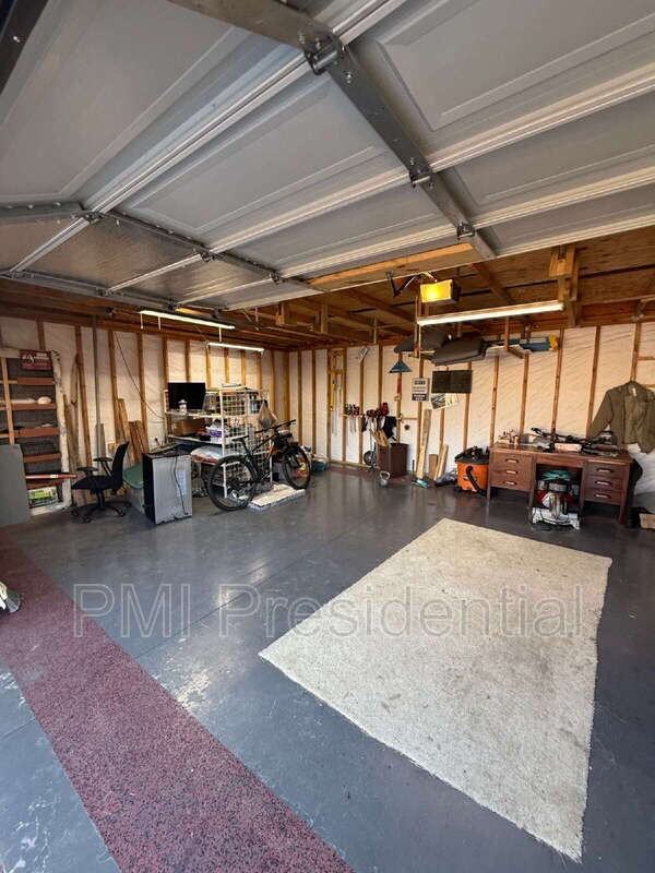 1041 Greenview Dr - Photo 3 of 14