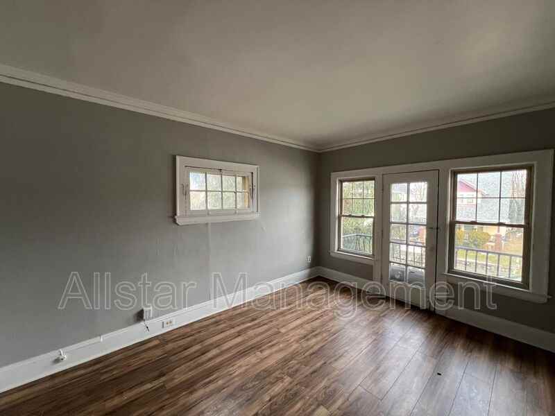 3628 E 142nd St #3 - Photo 2 of 20