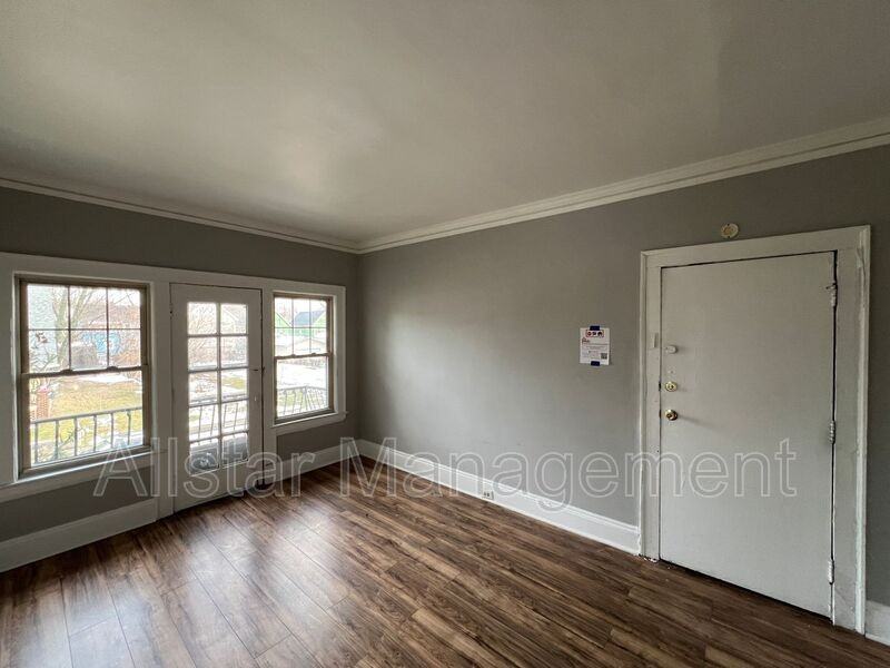 3628 E 142nd St #3 - Photo 3 of 20