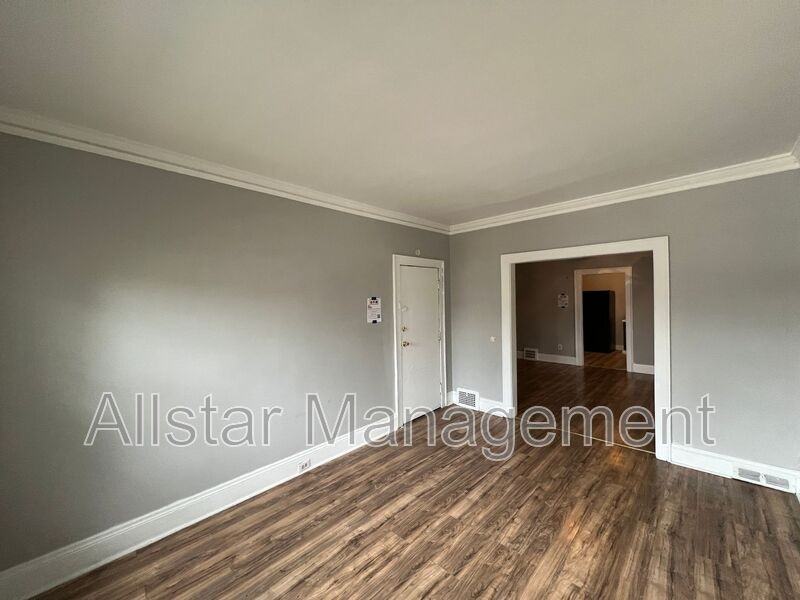 3628 E 142nd St #3 - Photo 4 of 20