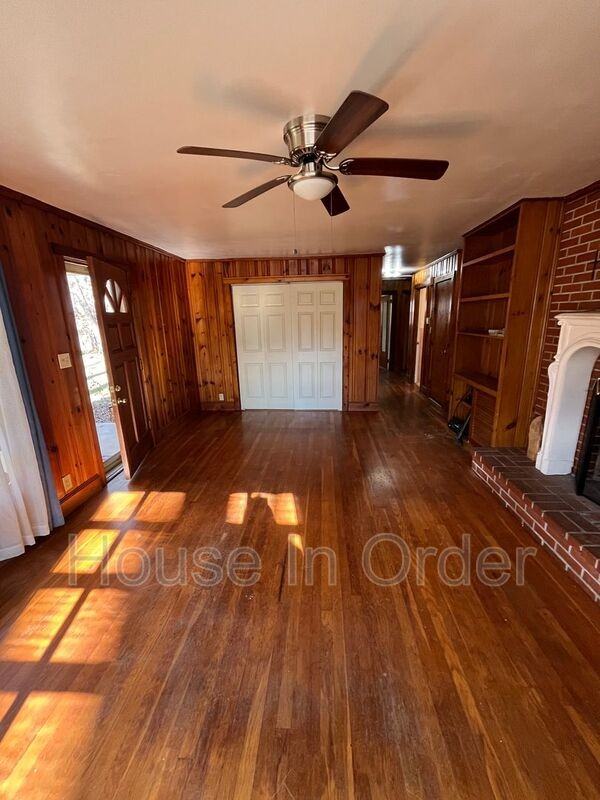 436 Rowland Rd - Photo 3 of 17