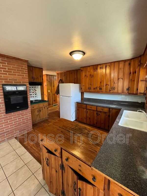 436 Rowland Rd - Photo 4 of 17