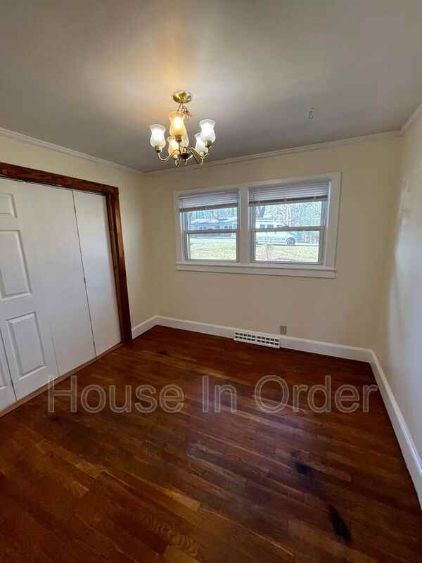 436 Rowland Rd - Photo 7 of 17