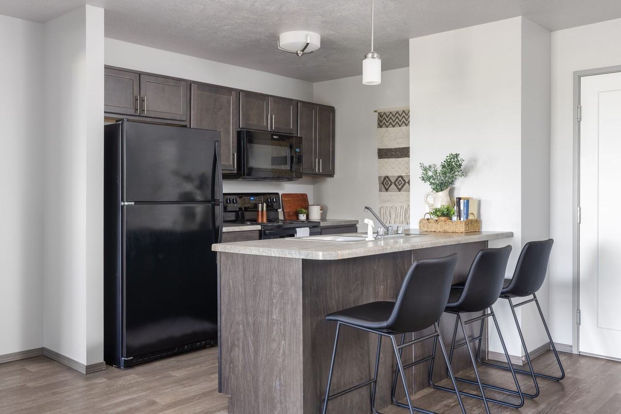 Whisper Ridge Commons - Photo 2 of 50