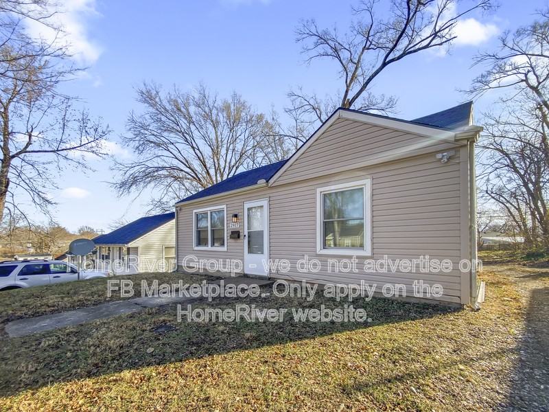 2917 S 51st Ter - Photo 3 of 18