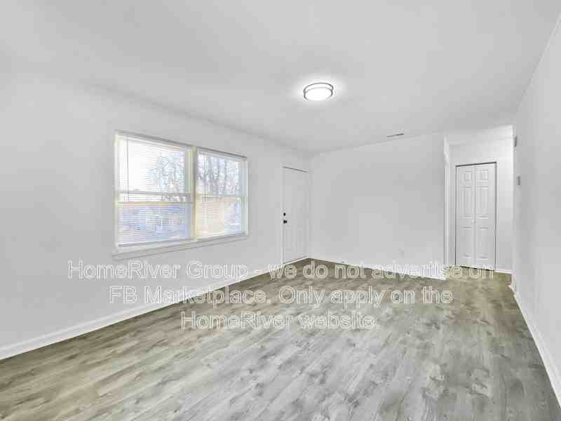 2918 S 51st St - Photo 4 of 20