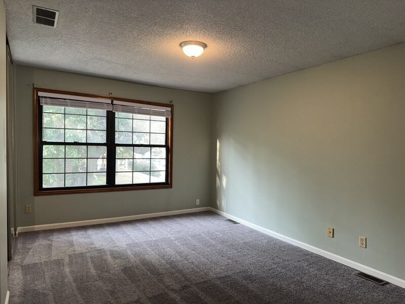 2901 University Dr - Photo 2 of 10