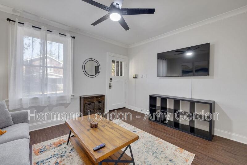 6024 Dewey Ave #A - Photo 3 of 18