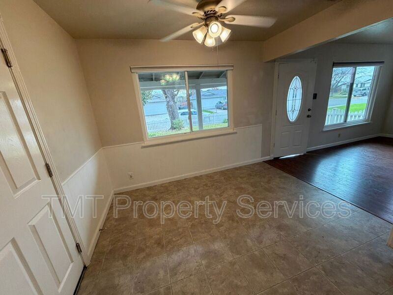 2011 Mangrum Ave - Photo 2 of 22