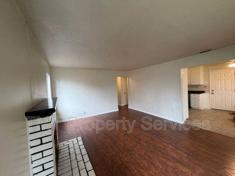 2011 Mangrum Ave - Photo 5 of 22