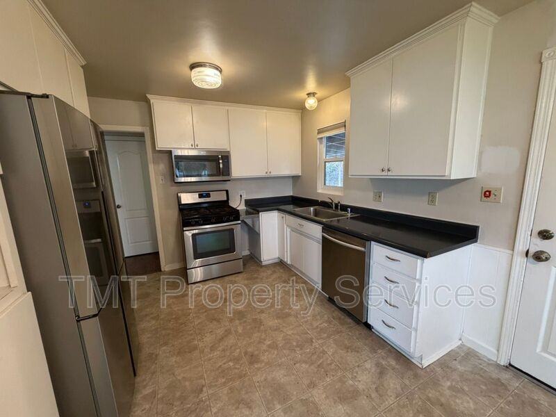 2011 Mangrum Ave - Photo 7 of 22