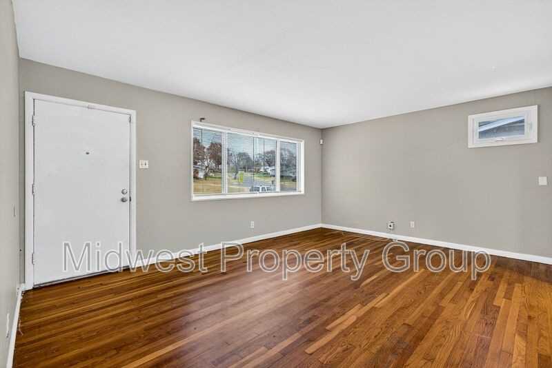 1395 Acredale Dr - Photo 3 of 32