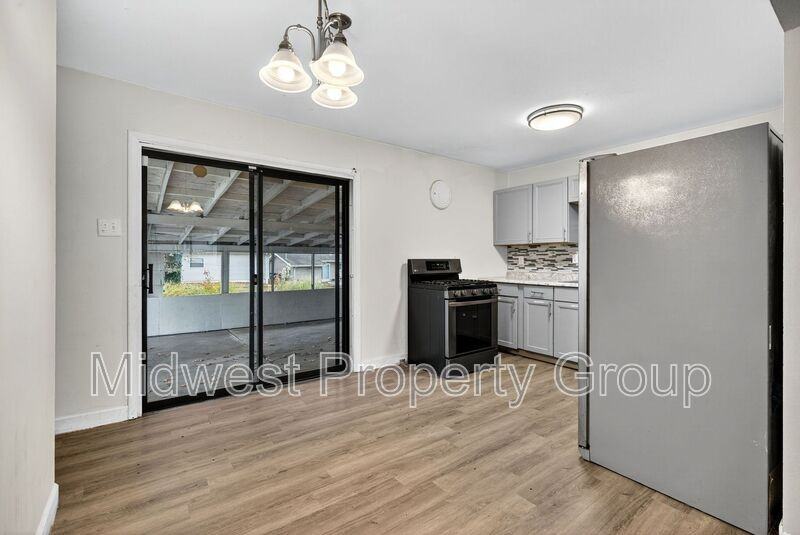 1395 Acredale Dr - Photo 6 of 32