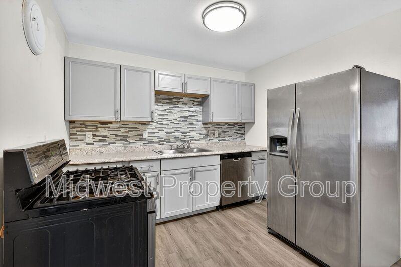 1395 Acredale Dr - Photo 7 of 32