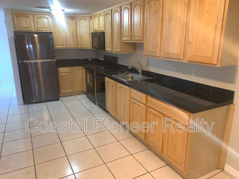 10202 Bonnie Bay Ct - Photo 2 of 17