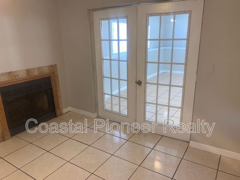 10202 Bonnie Bay Ct - Photo 4 of 17